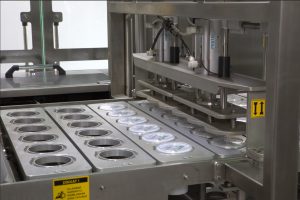 Автомат розлива и укупора айрана